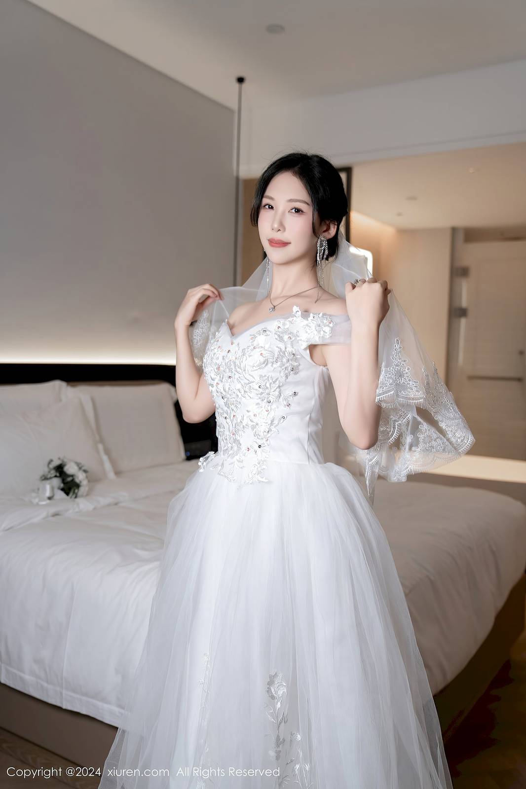 秀人网美女模特抖娘利世白色婚纱魅惑肉丝性感写真-19