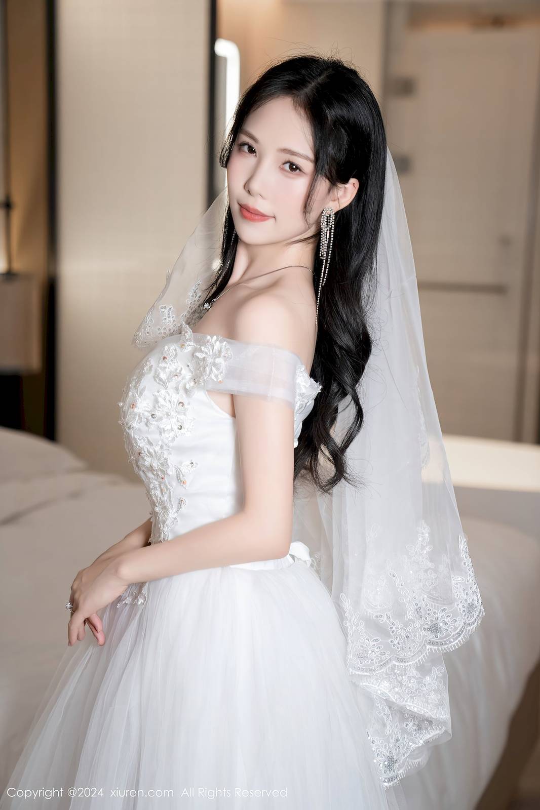 秀人网美女模特抖娘利世白色婚纱魅惑肉丝性感写真-31