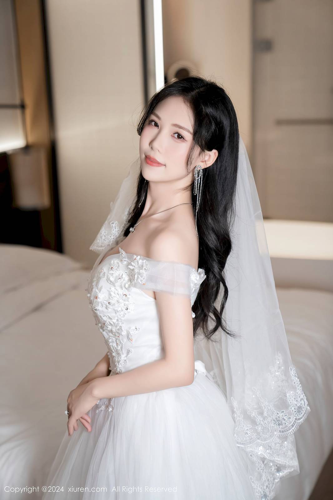 秀人网美女模特抖娘利世白色婚纱魅惑肉丝性感写真-33