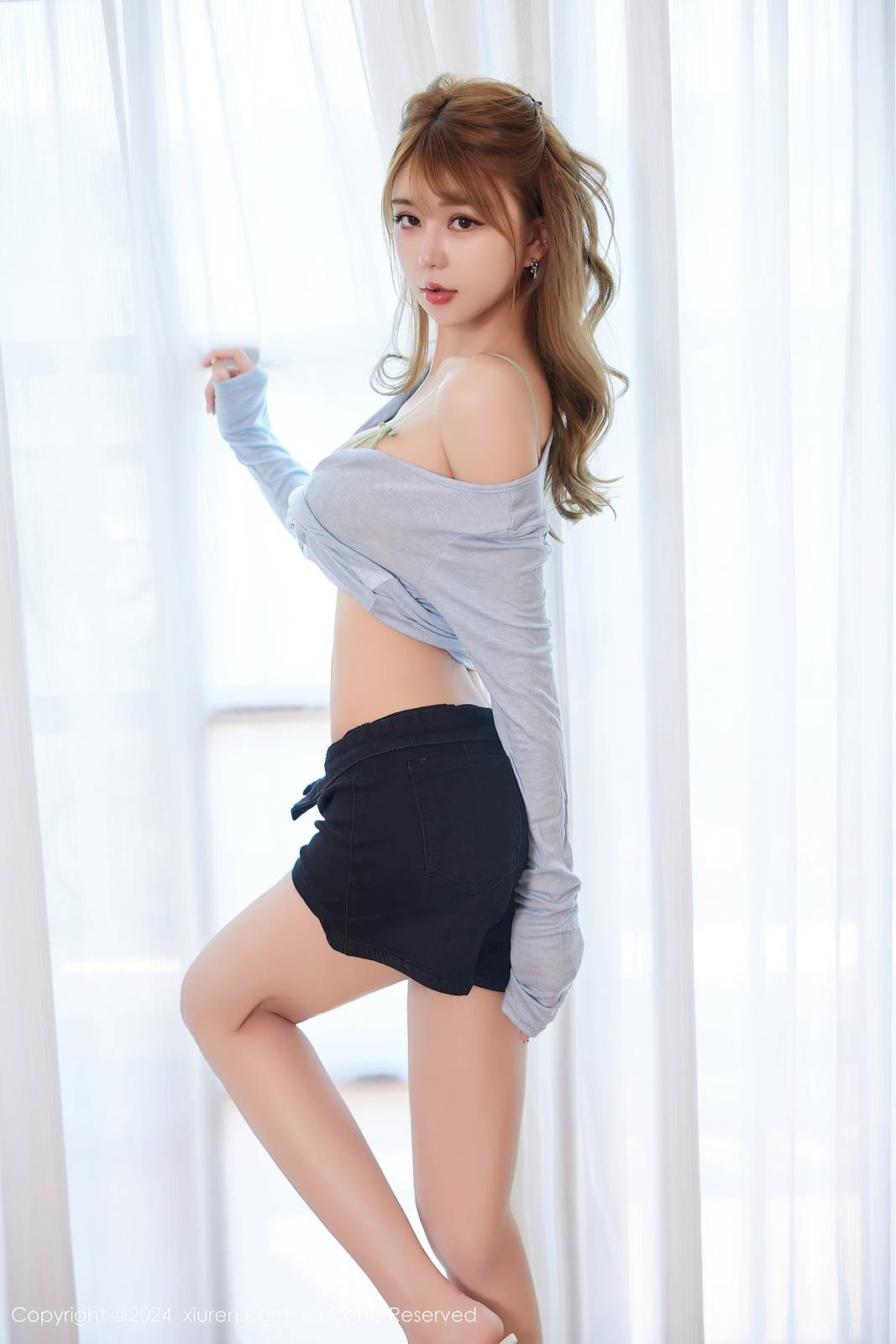 秀人网模特Zoe柚柚居家蓝色常服凹凸有致身材性感写真-7