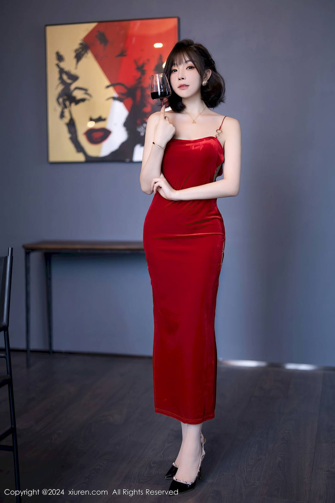 秀人网女神徐莉芝Booty红色连衣裙搭配魅惑黑丝崇左旅拍