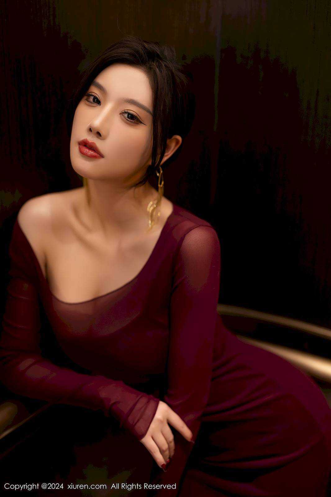 秀人网女神杨晨晨Yome红色连衣裙搭配诱人肉丝性感写真-6