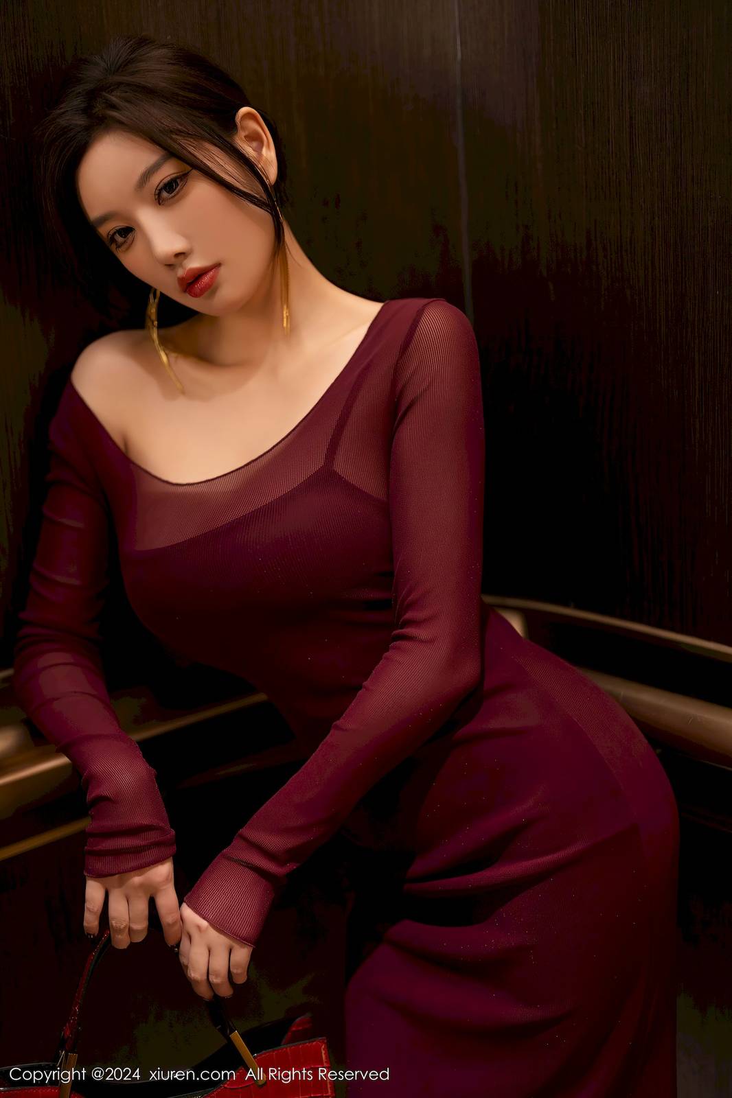 秀人网女神杨晨晨Yome红色连衣裙搭配诱人肉丝性感写真-5