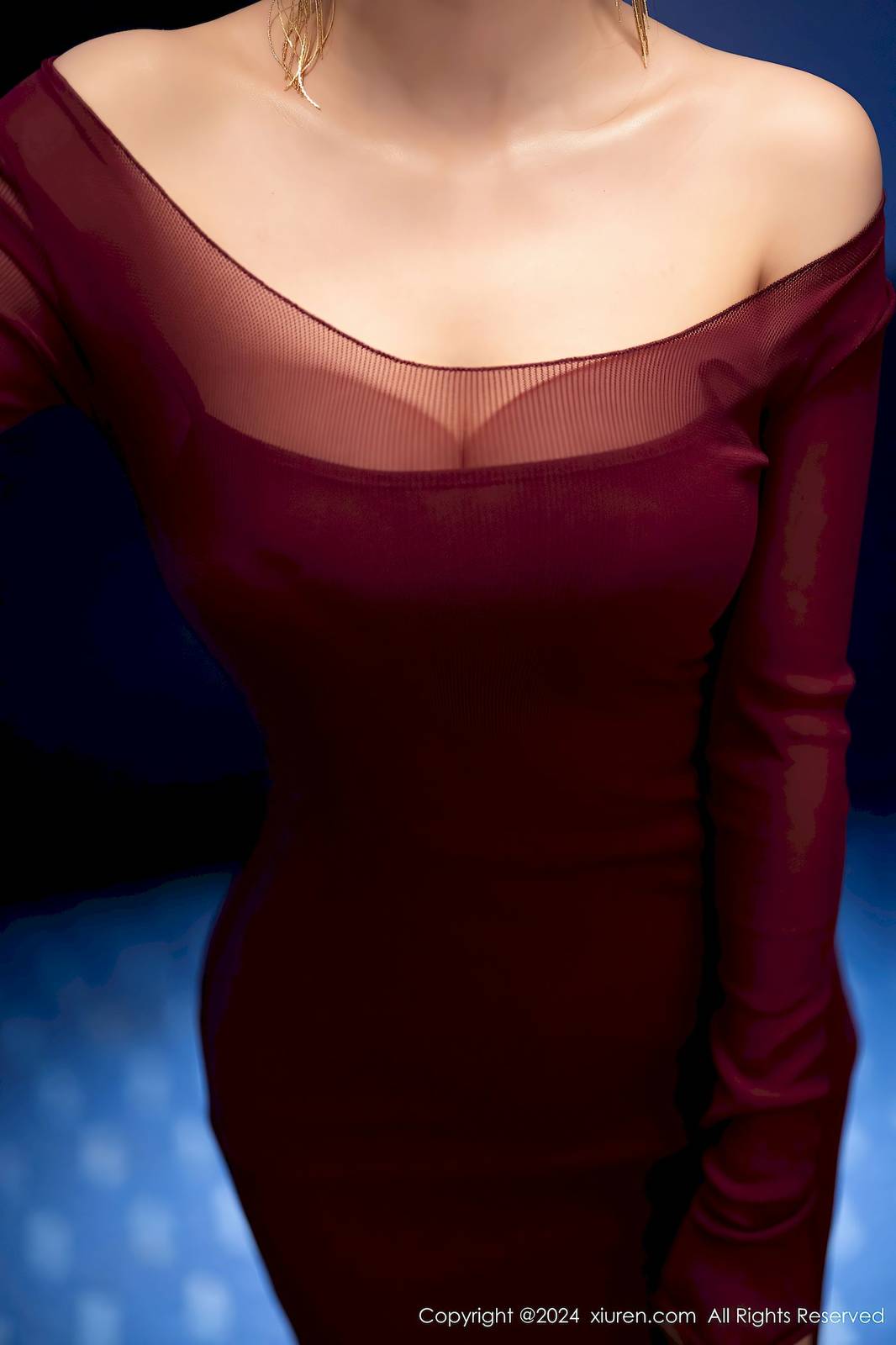 秀人网女神杨晨晨Yome红色连衣裙搭配诱人肉丝性感写真-19