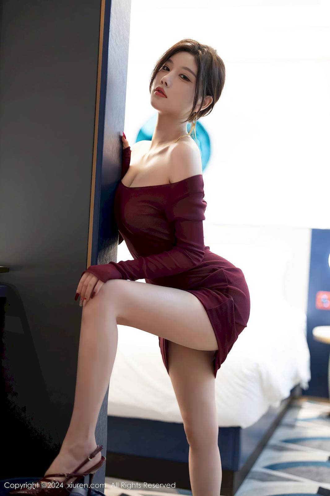 秀人网女神杨晨晨Yome红色连衣裙搭配诱人肉丝性感写真-39