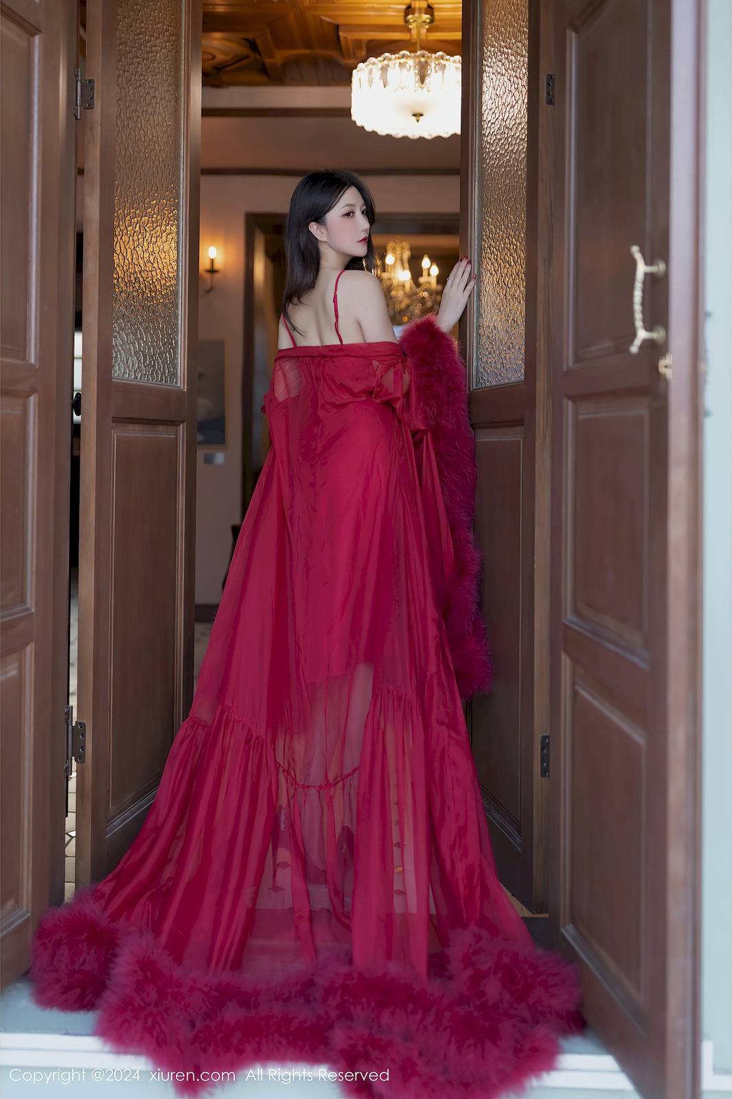 秀人网模特鱼子酱Fish红色吊裙红玫瑰主题性感写真-7