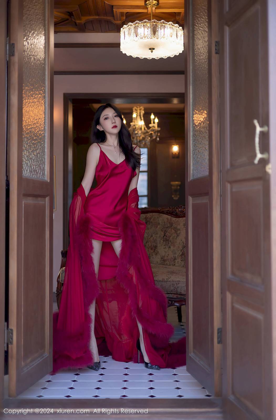 秀人网模特鱼子酱Fish红色吊裙红玫瑰主题性感写真-13