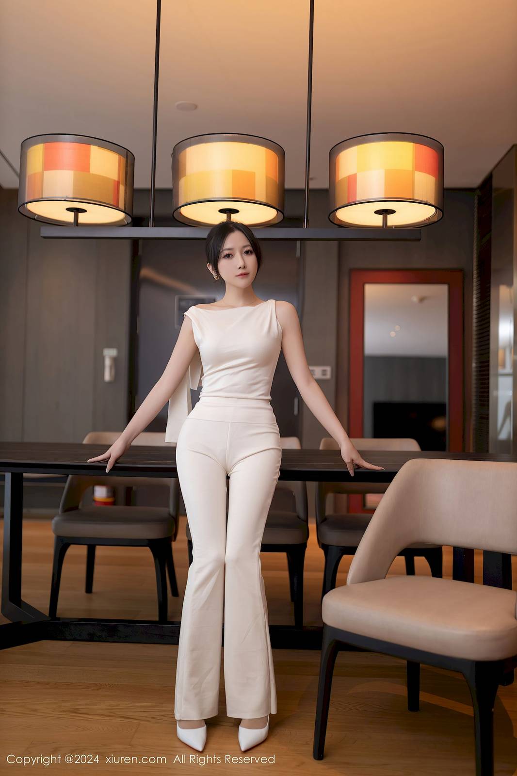 秀人网模特鱼子酱Fish肉色丝袜职场女人主题韩国旅拍