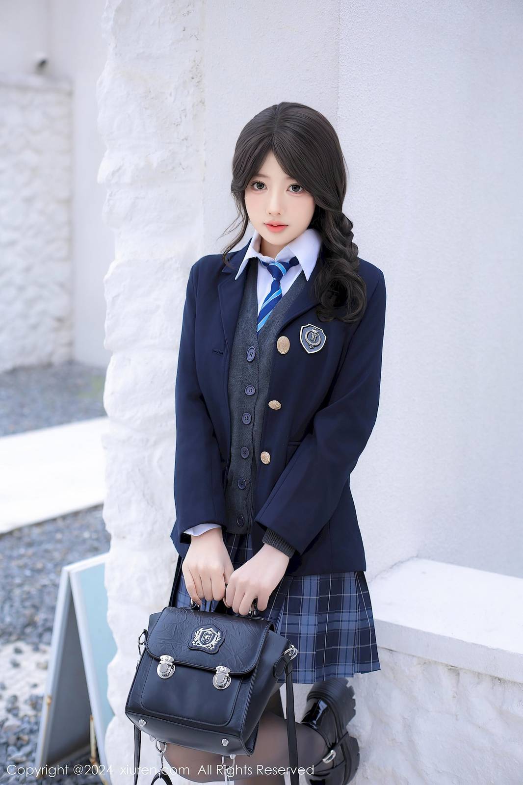 秀人网新人模特桃妖夭学妹制服娇美身段性感写真-3