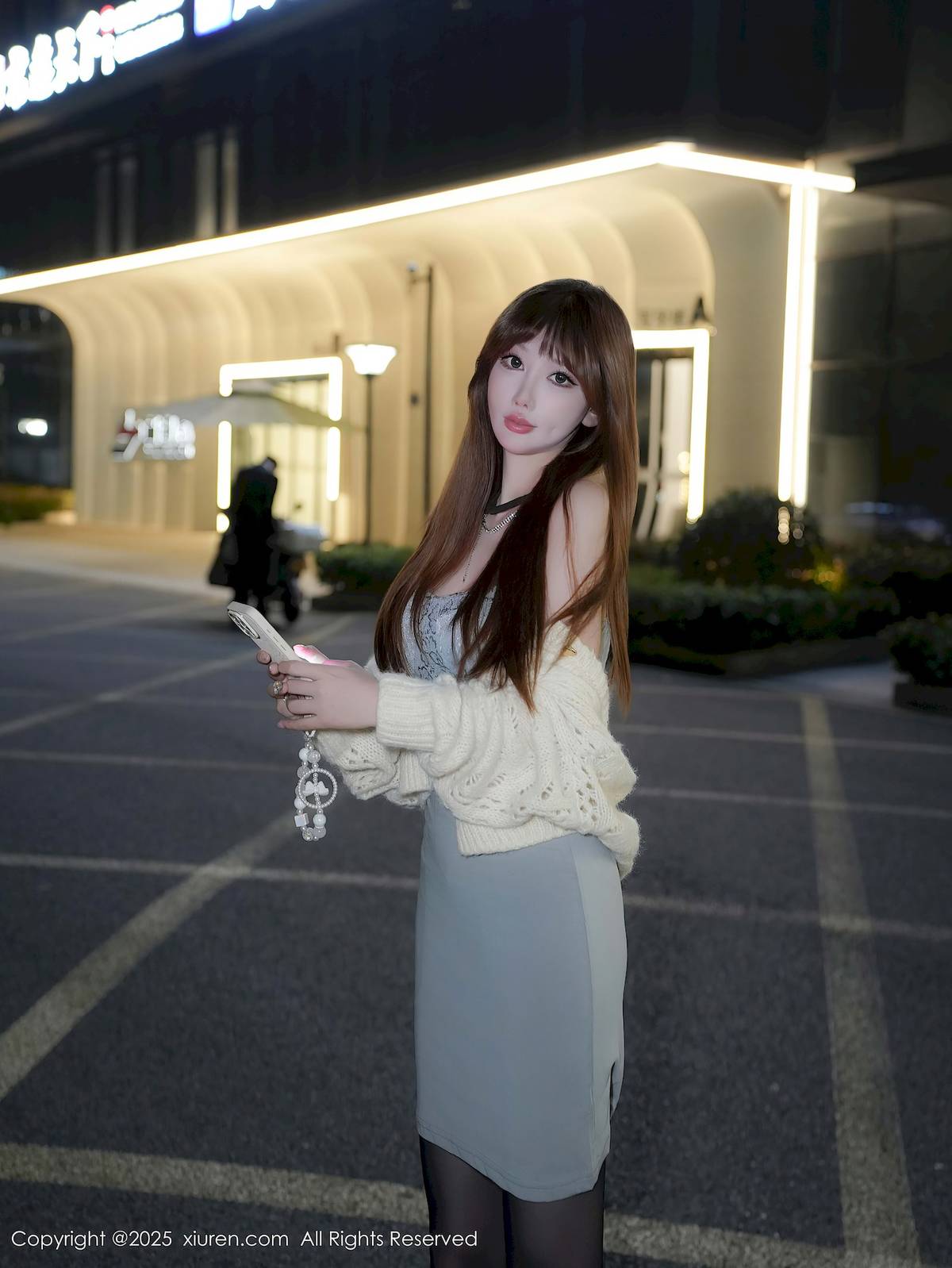 秀人网新人模特李金金蓝色吊带搭配黑丝性感写真