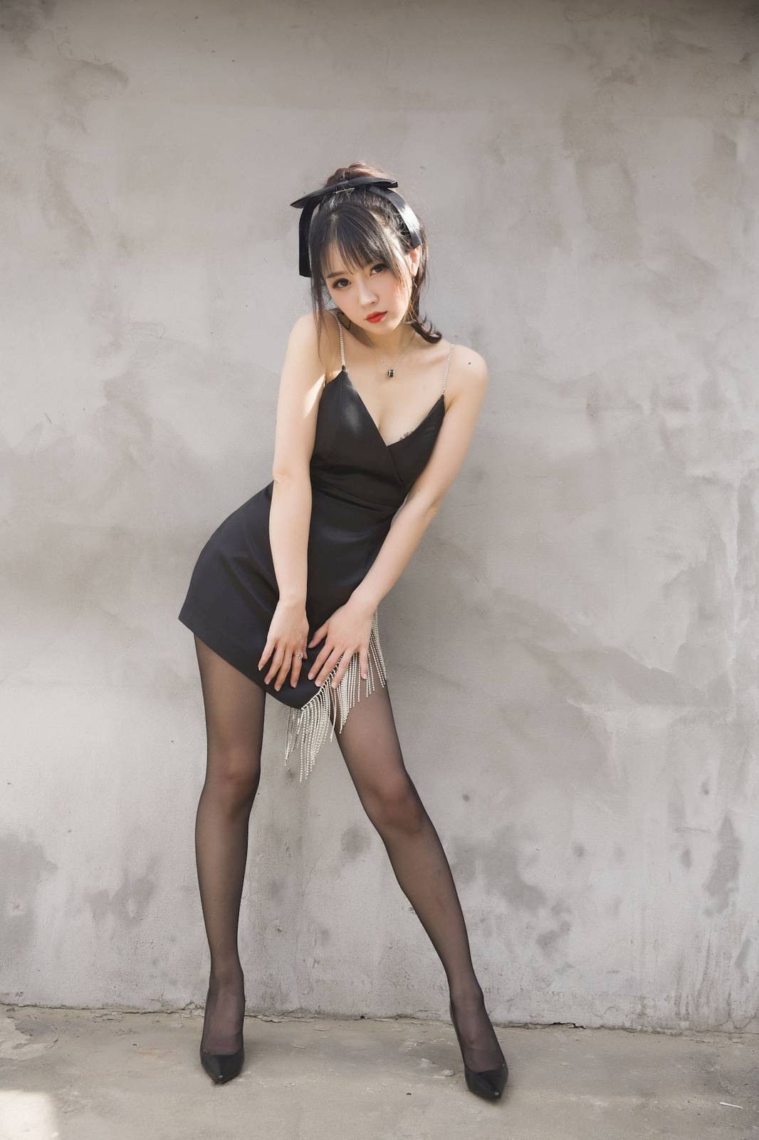 斗鱼主播小女巫露娜黑色流苏搭配黑丝美腿COS福利-15