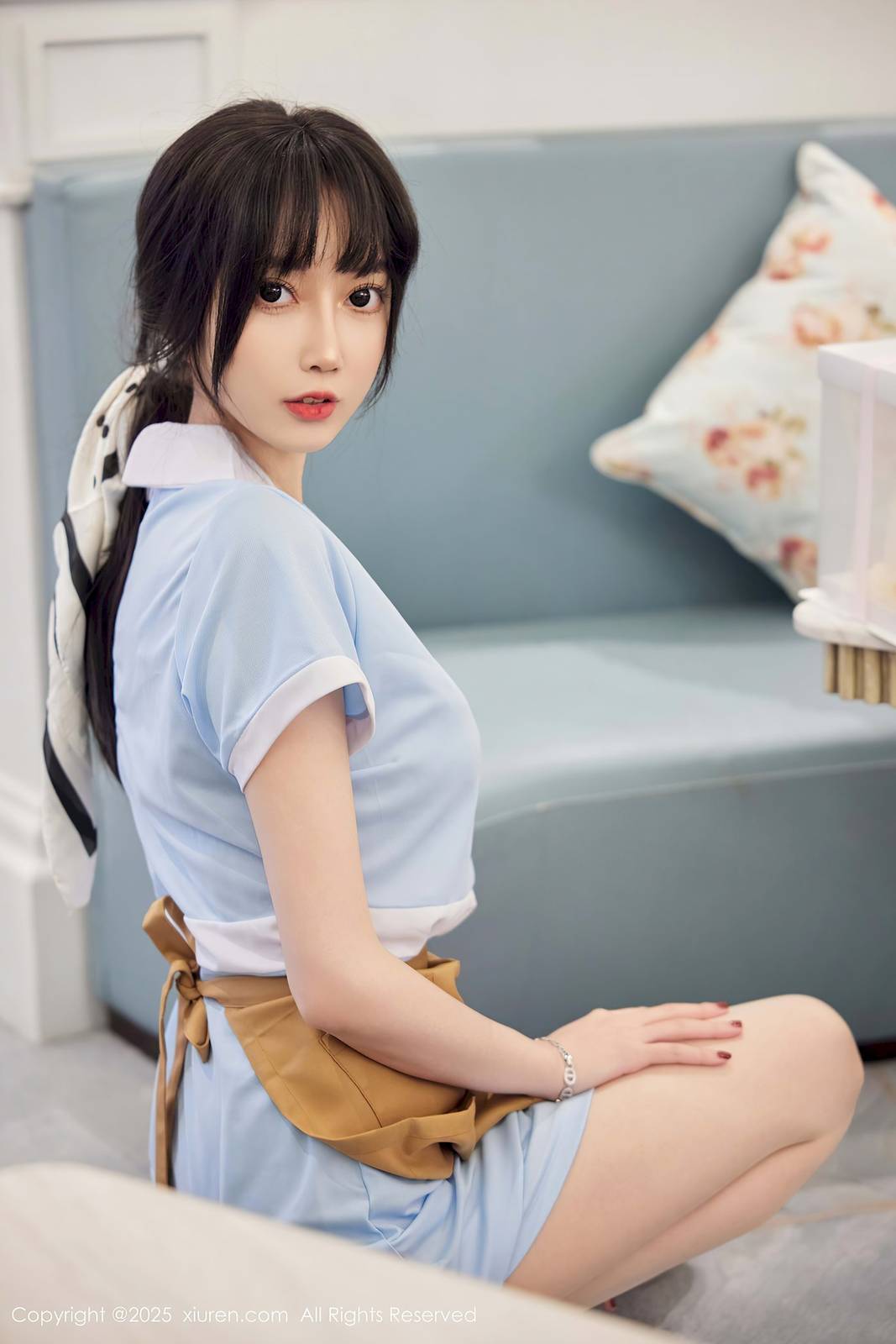 秀人网模特玥儿玥er蓝色连衣短裙诱人肉丝杭州旅拍-18