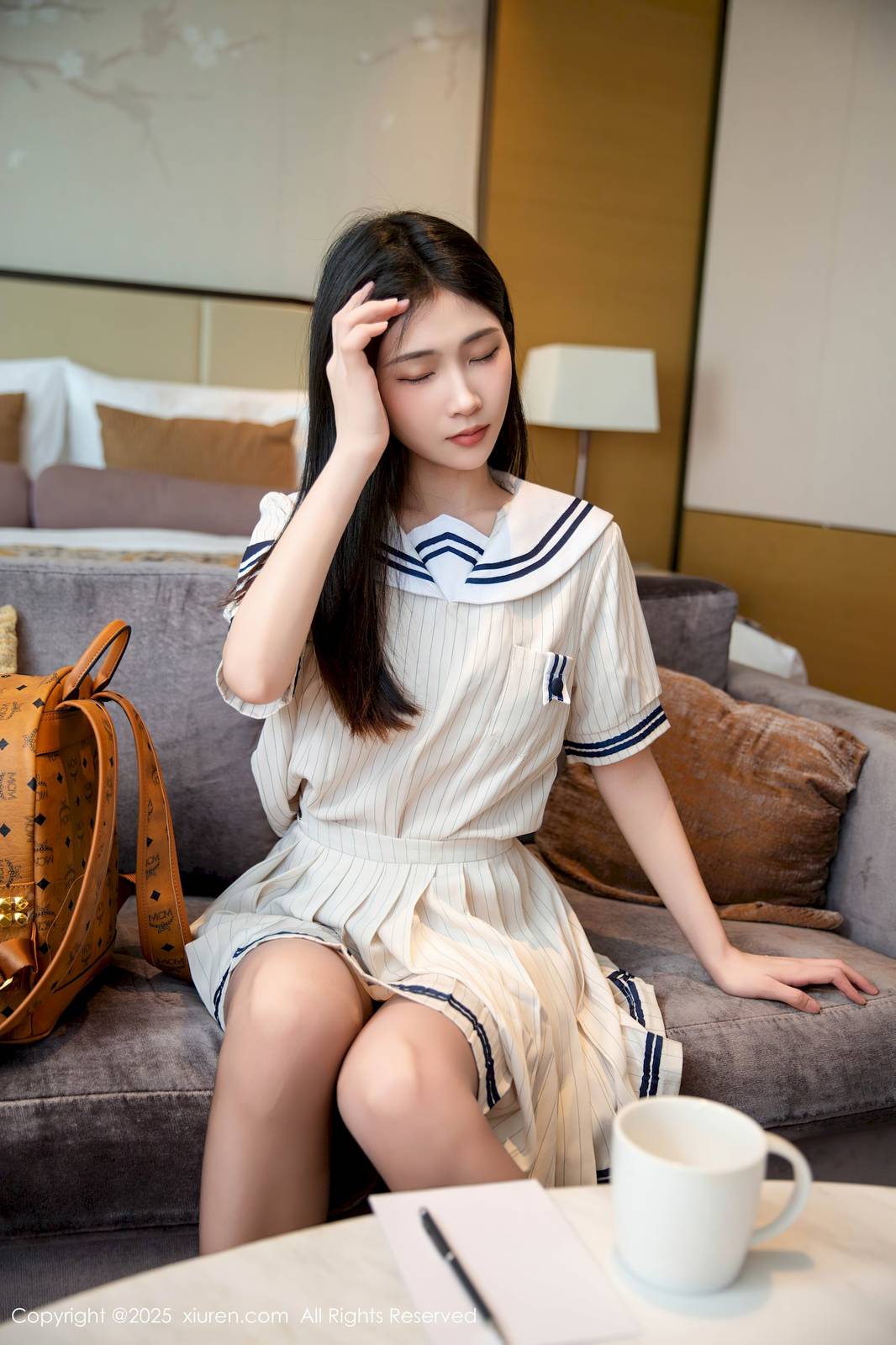 秀人网新人模特刘婷婷JK制服搭配灰色丝袜性感写真-12