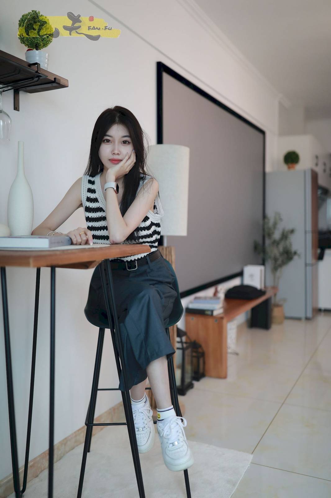 凡夫摄影长发美女芳琪洞洞毛衣黑色西裤居家写真