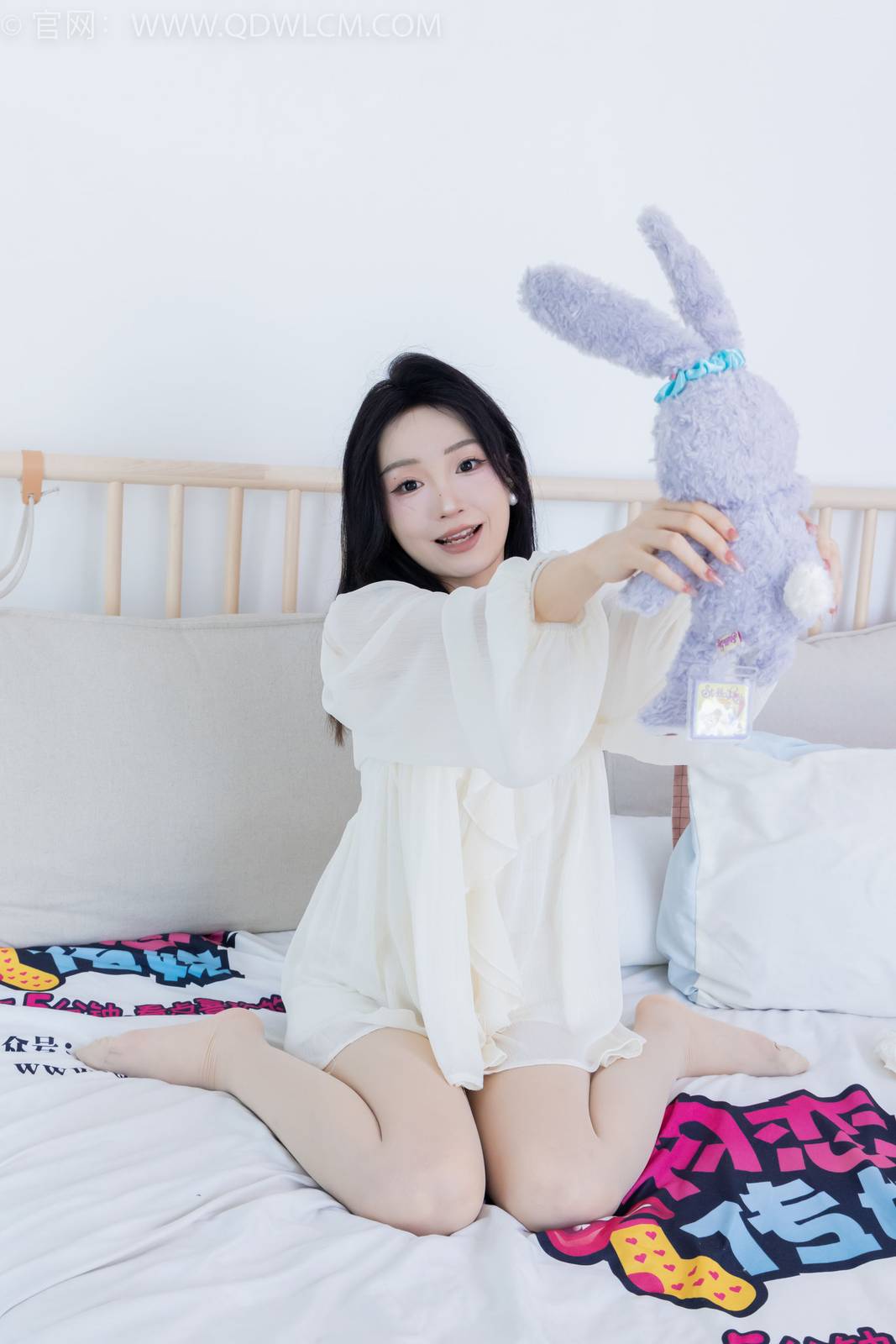 物恋传媒正妹嘟嘟白色蕾丝短裙肉丝美腿居家写真-72