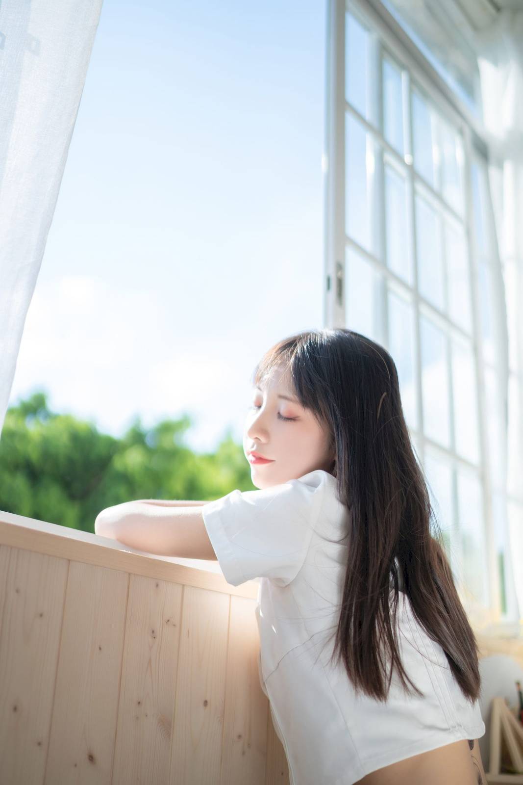 清纯妹子西呱呀呀呀学生制服搭配白色丝袜写真-31