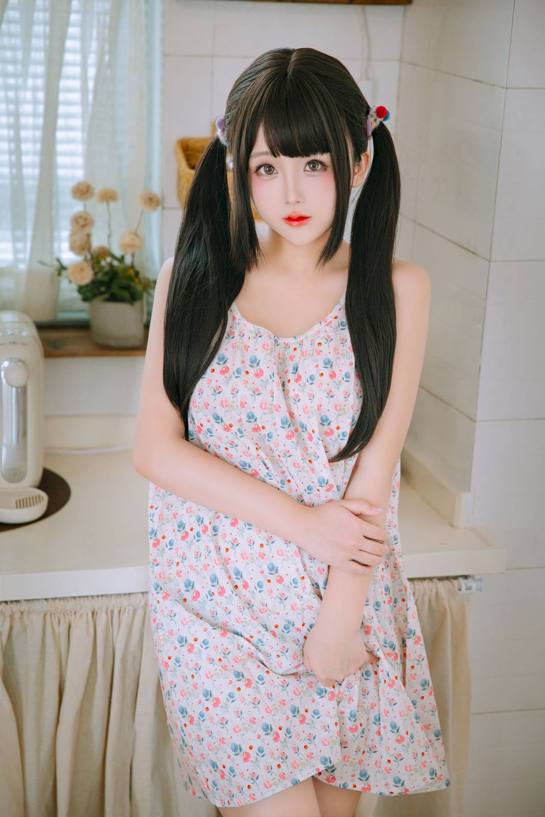 软妹子日奈娇双马尾碎花吊裙青春甜美裙装美图