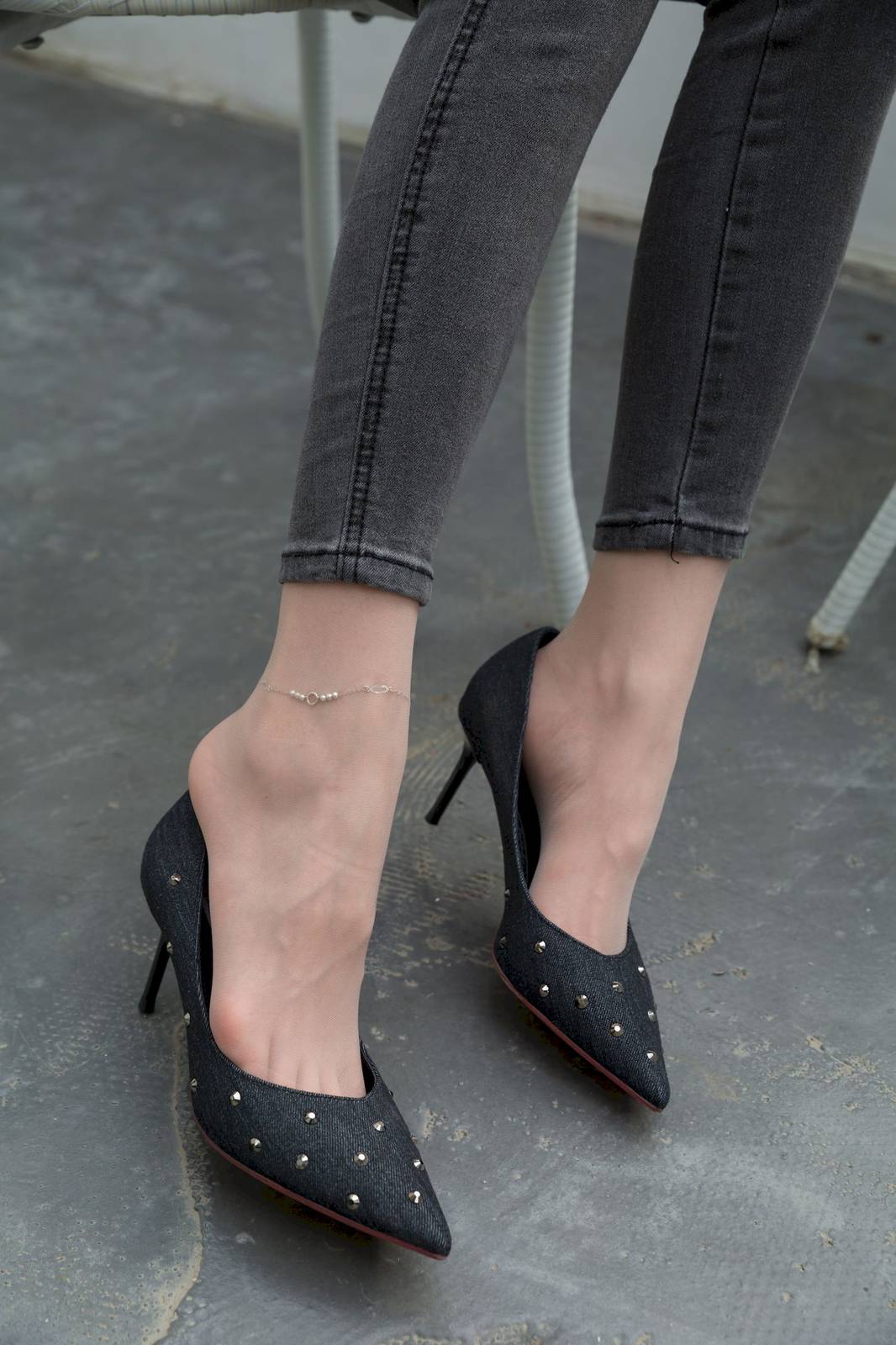 微密圈模特SIA不吃鱼肉丝高跟牛仔长裤户外写真-3