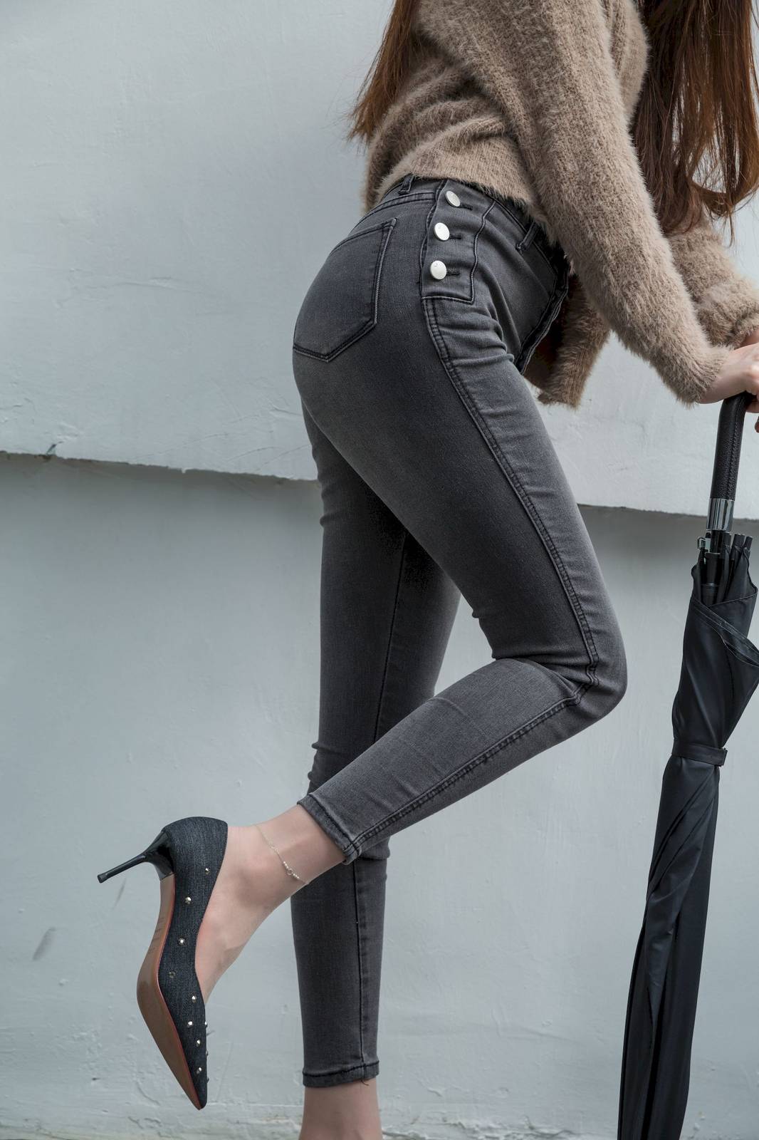 微密圈模特SIA不吃鱼肉丝高跟牛仔长裤户外写真-34