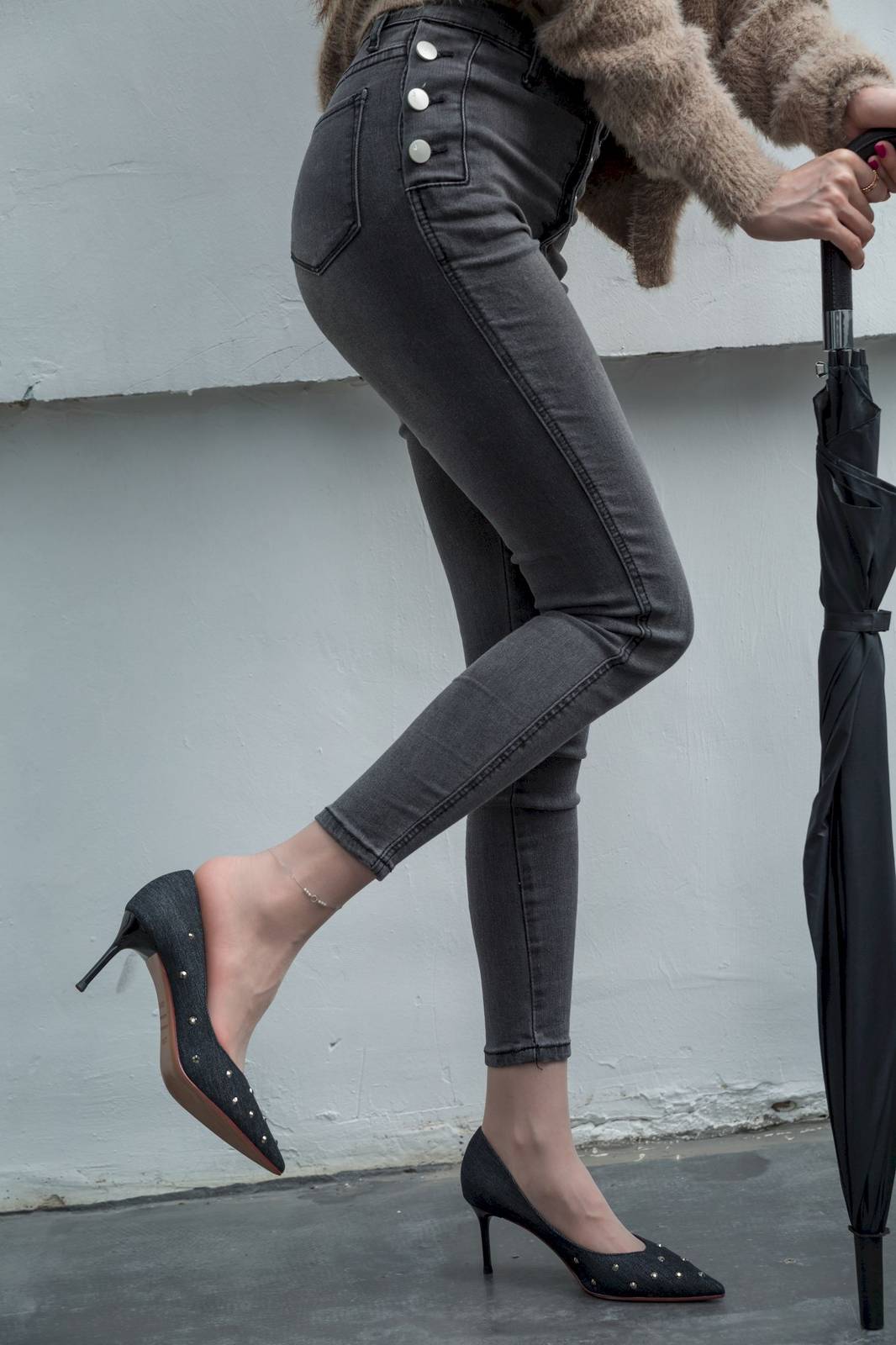 微密圈模特SIA不吃鱼肉丝高跟牛仔长裤户外写真-37