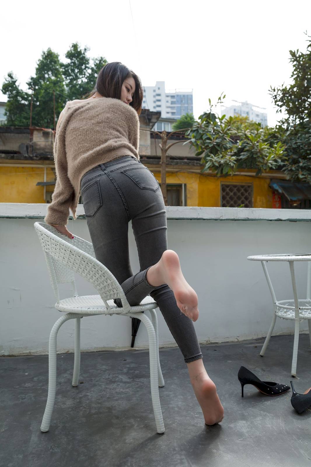 微密圈模特SIA不吃鱼肉丝高跟牛仔长裤户外写真-60