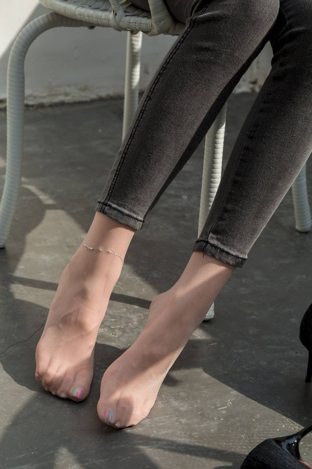 微密圈模特SIA不吃鱼肉丝高跟牛仔长裤户外写真-70