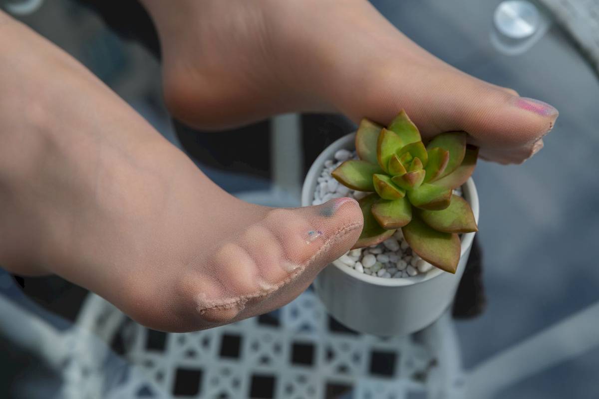 微密圈模特SIA不吃鱼肉丝高跟牛仔长裤户外写真-87