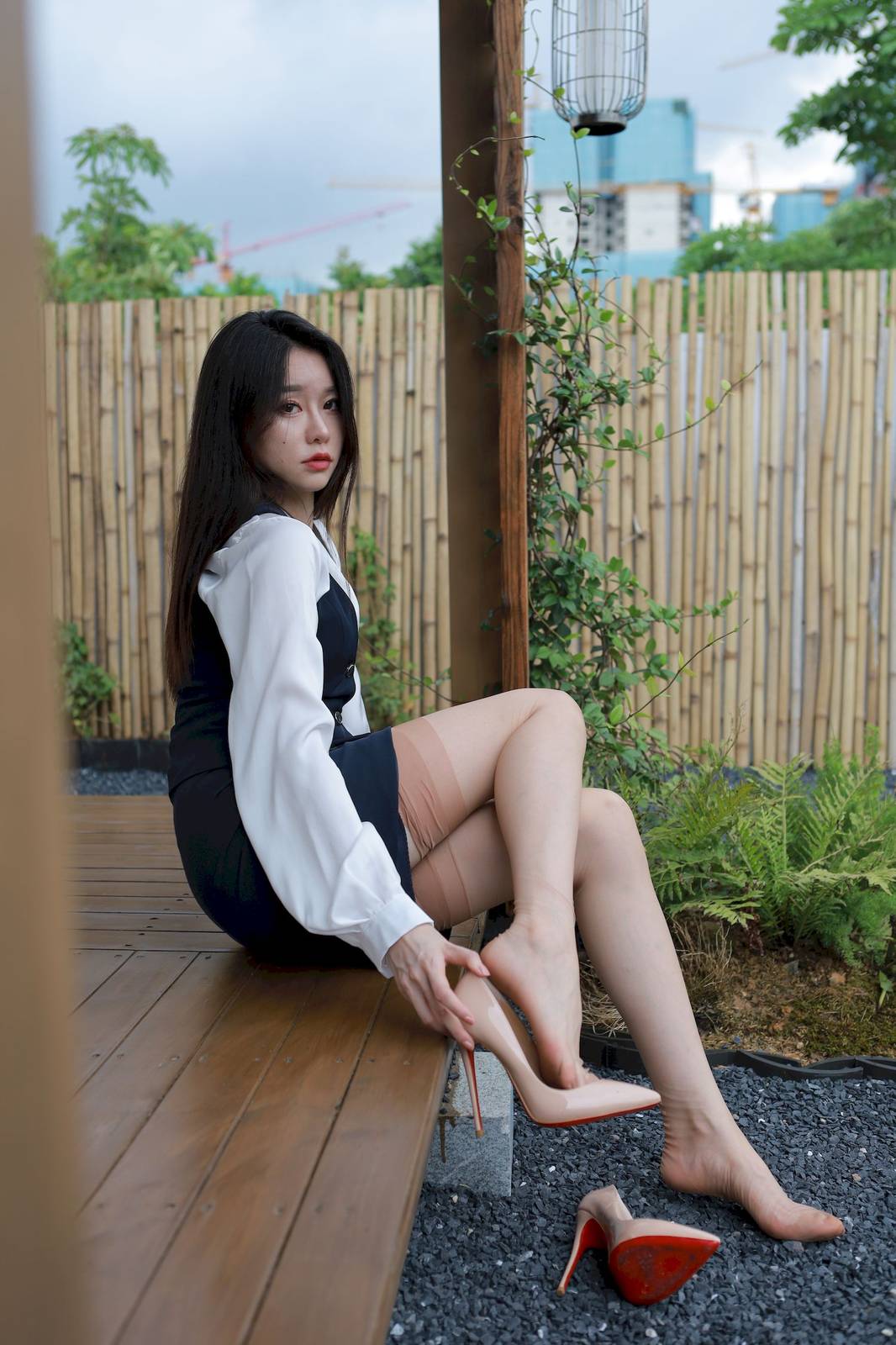微密圈模特SIA不吃鱼肉色丝袜居家丽人高挑写真-5