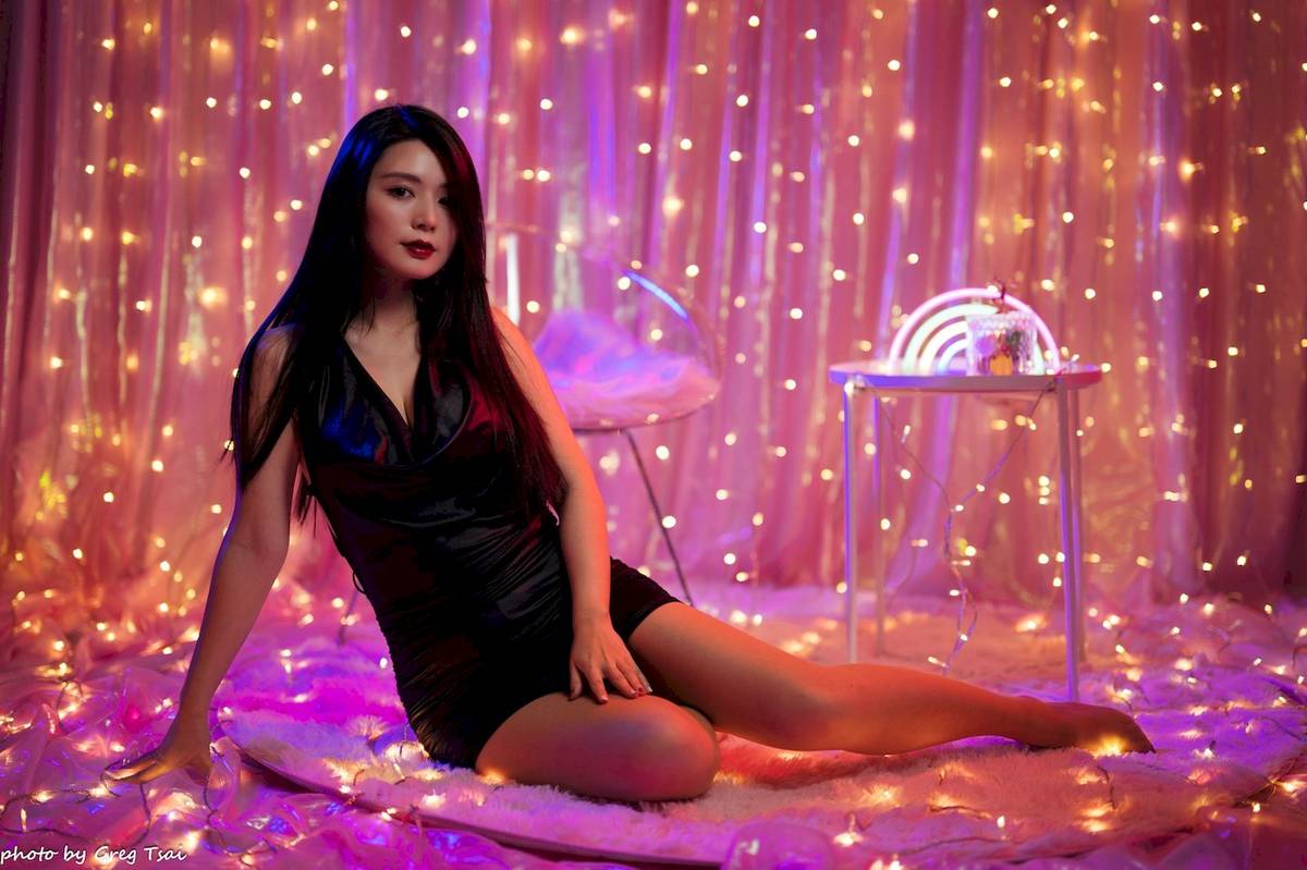 网络美女筱筱黑色皮裙黑长直秀发居家熟女棚拍-44