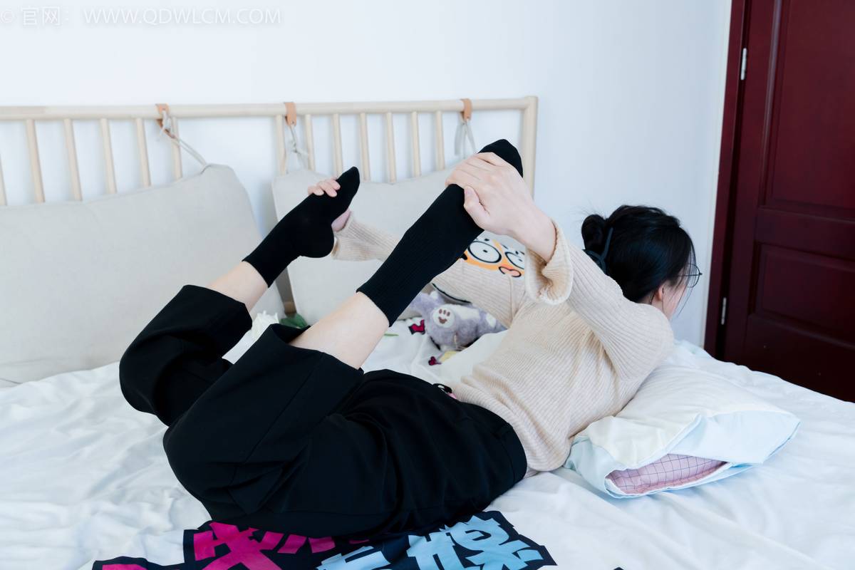 物恋传媒正妹茯苓浅色毛衣黑色阔腿裤显瘦又百搭-40