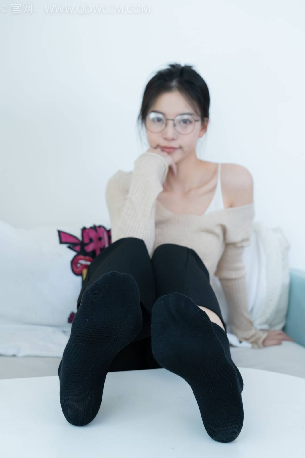 物恋传媒正妹茯苓浅色毛衣黑色阔腿裤显瘦又百搭-84