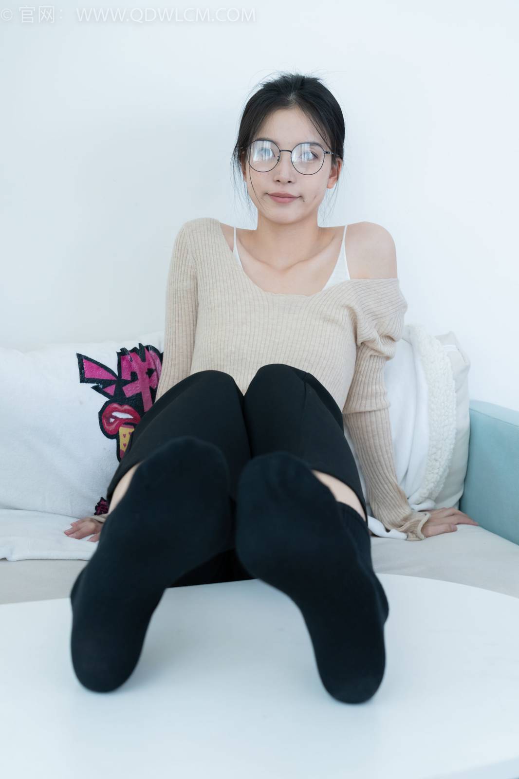 物恋传媒正妹茯苓浅色毛衣黑色阔腿裤显瘦又百搭-83