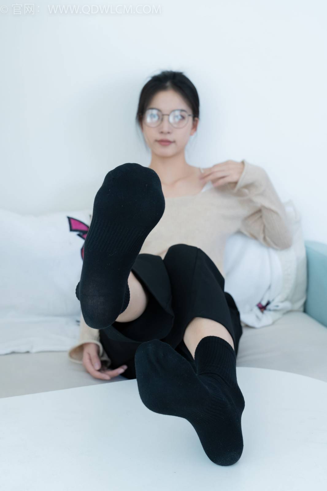 物恋传媒正妹茯苓浅色毛衣黑色阔腿裤显瘦又百搭-87
