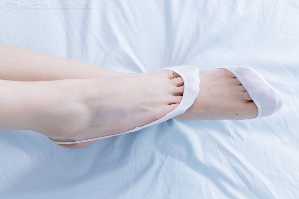 物恋传媒腿模闪闪黑色上衣碎花裙美好记忆写真-26