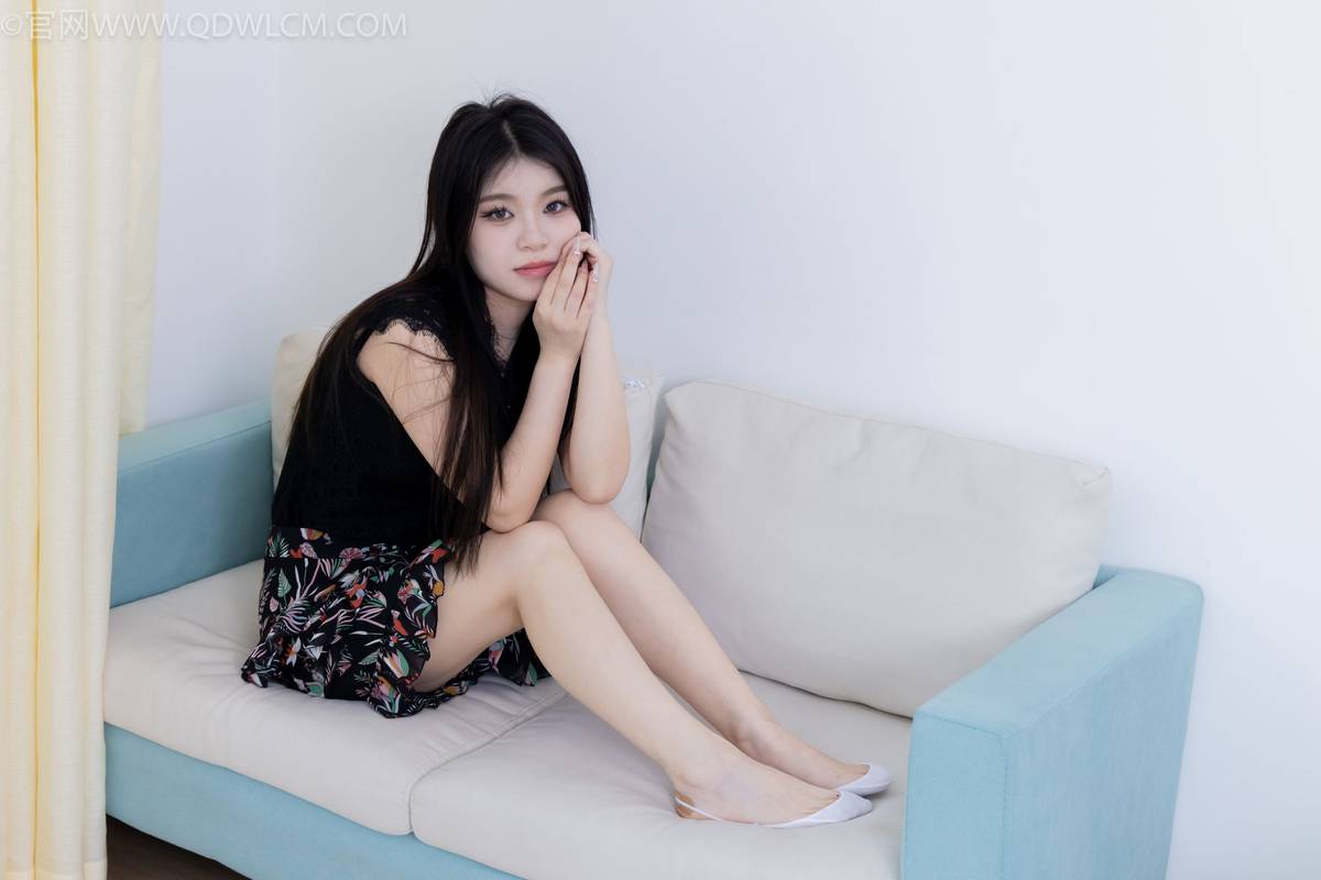 物恋传媒腿模闪闪黑色上衣碎花裙美好记忆写真-62