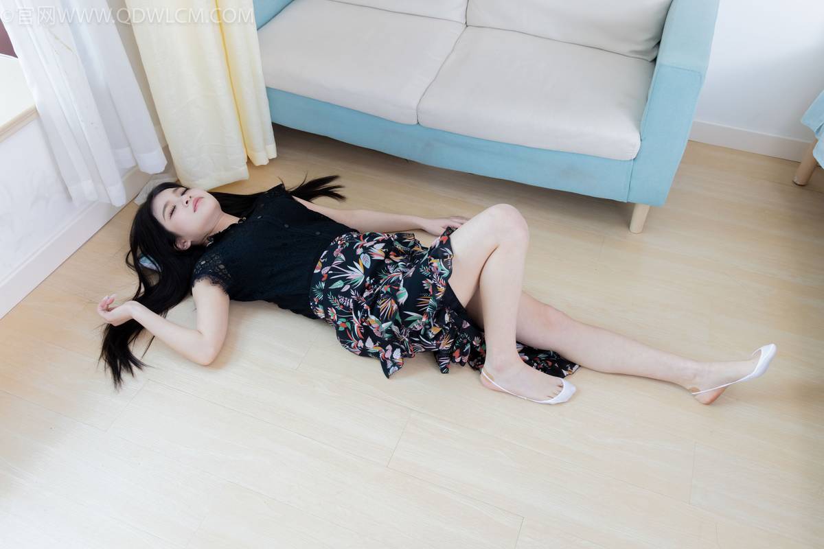 物恋传媒腿模闪闪黑色上衣碎花裙美好记忆写真-114