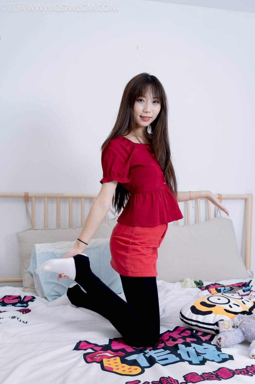 物恋传媒模特泡泡红色服饰朝暮与春秋主题写真-6