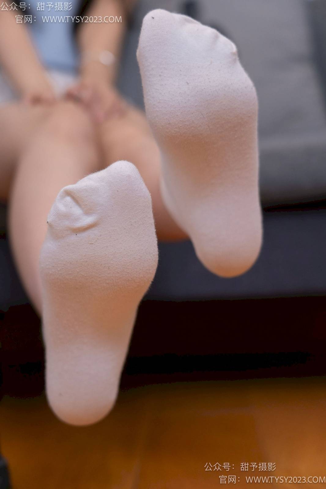 甜予摄影模特璇璇马丁靴白棉袜裸足清凉风写真-42