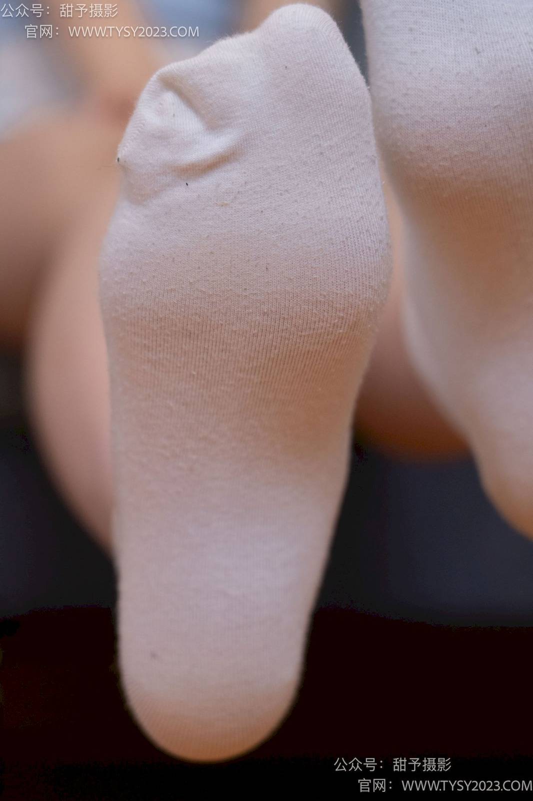 甜予摄影模特璇璇马丁靴白棉袜裸足清凉风写真-41