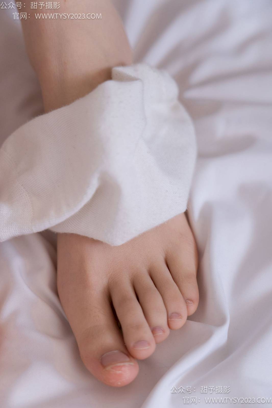 甜予摄影模特璇璇马丁靴白棉袜裸足清凉风写真-77