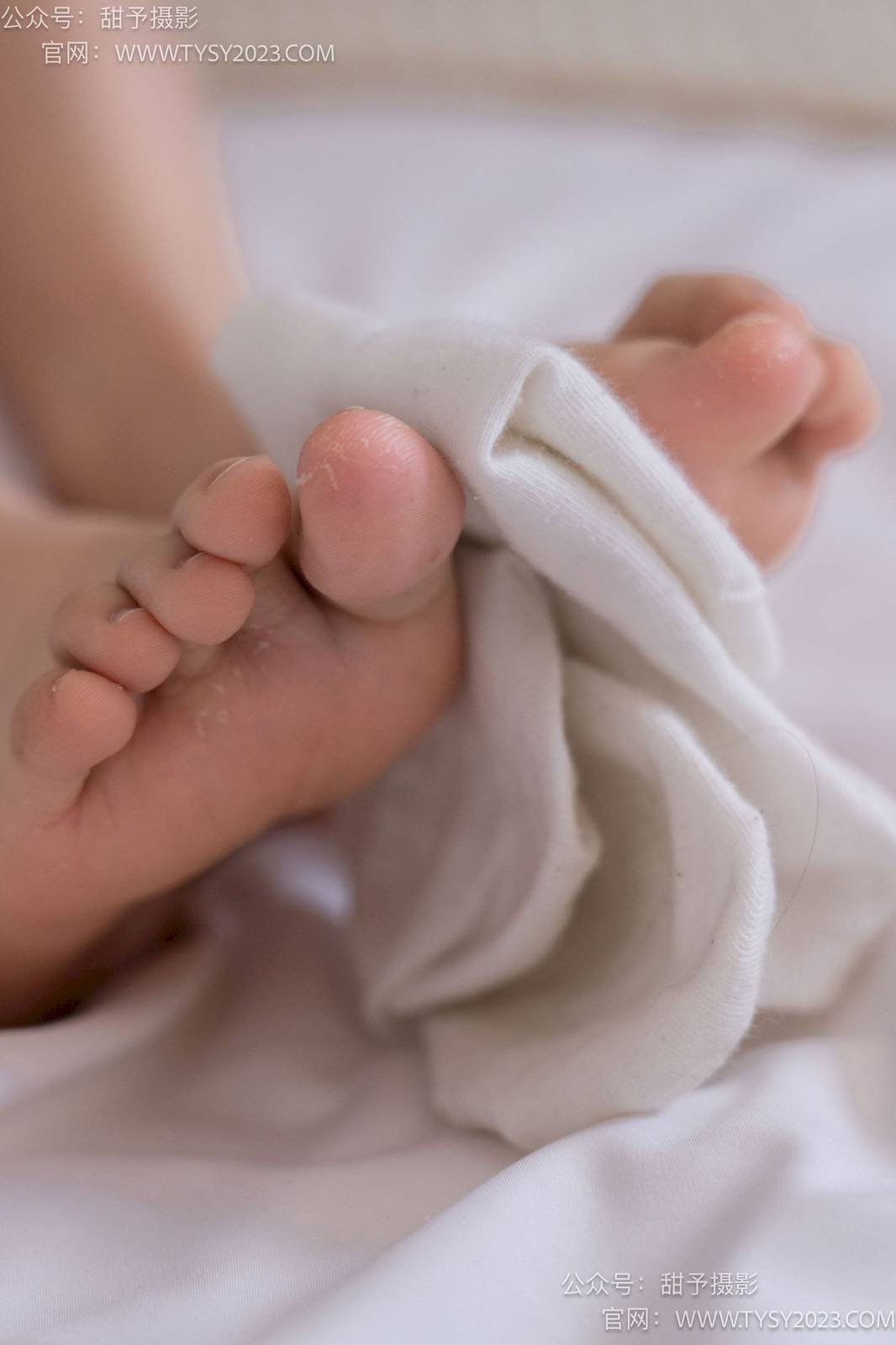 甜予摄影模特璇璇马丁靴白棉袜裸足清凉风写真-85