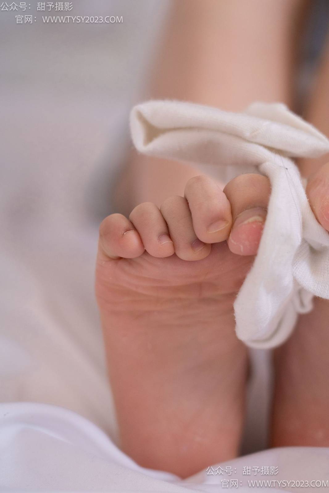 甜予摄影模特璇璇马丁靴白棉袜裸足清凉风写真-87