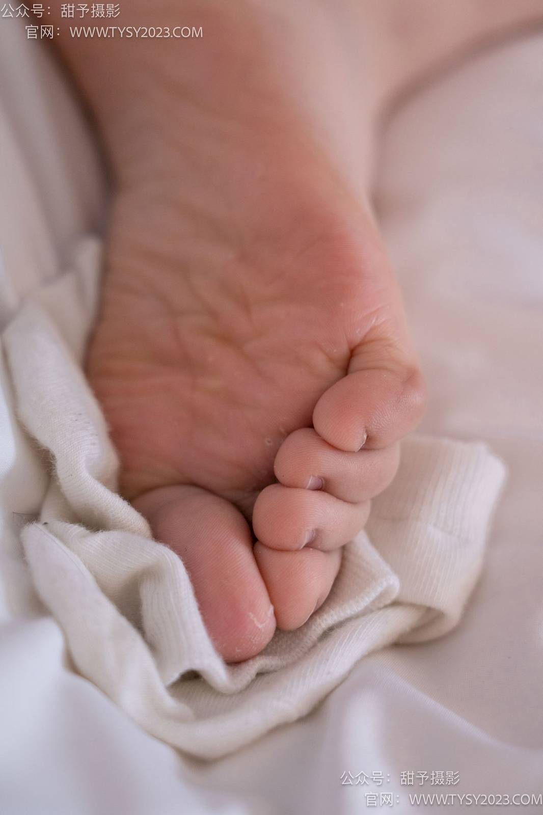 甜予摄影模特璇璇马丁靴白棉袜裸足清凉风写真-110