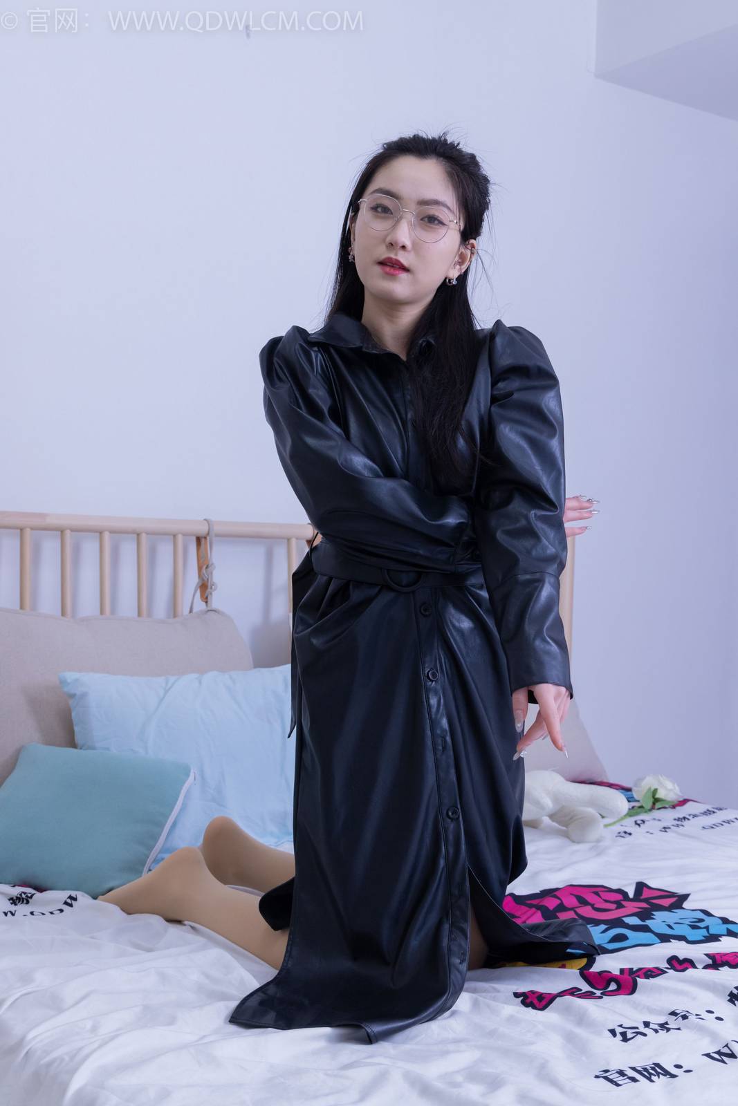 物恋传媒冰山美人川川黑丝美腿黑色皮衣冷艳写真-103