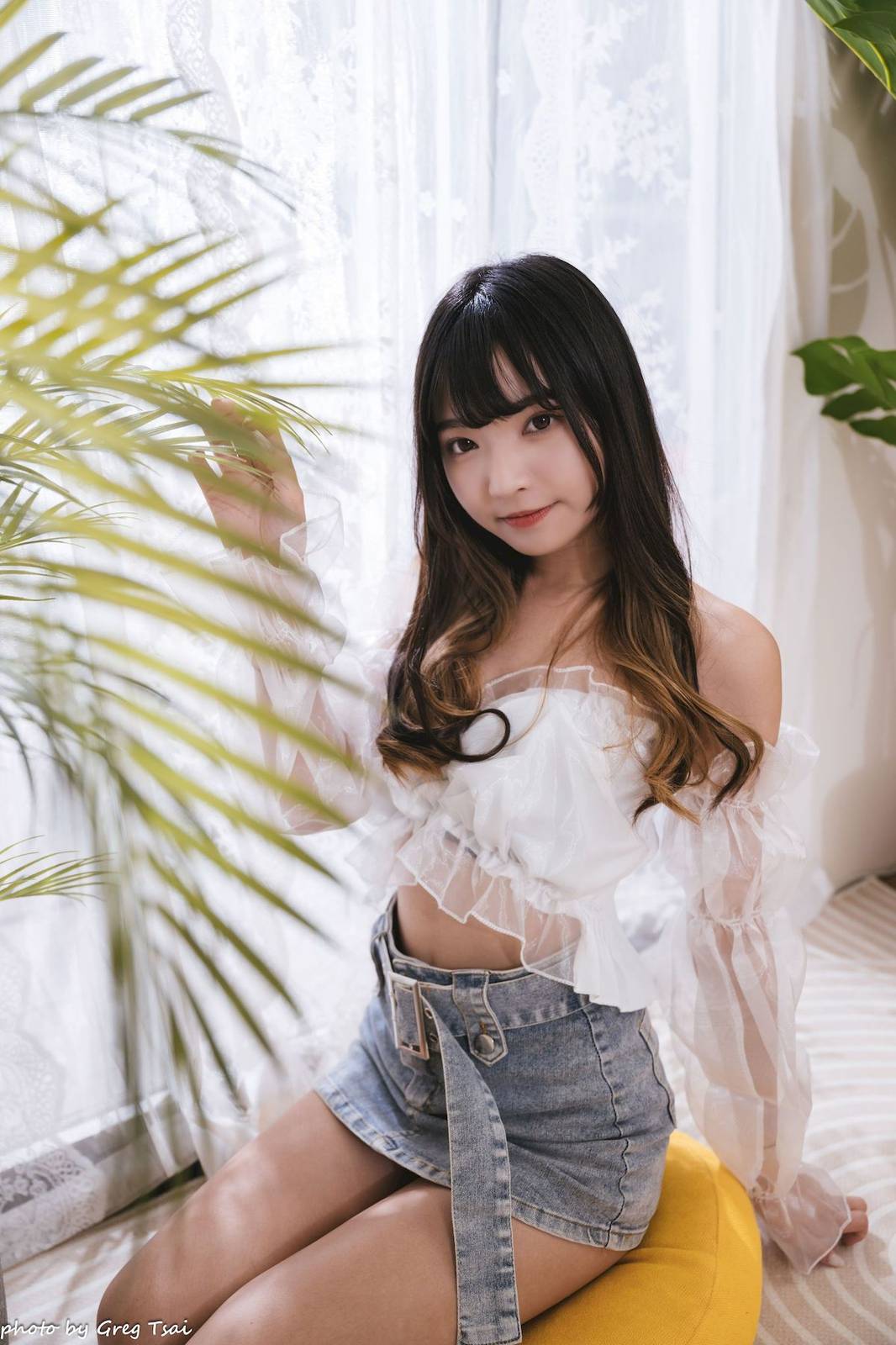 性感少女小穎蕾丝上衣牛仔短裙手握小吉他写真-6