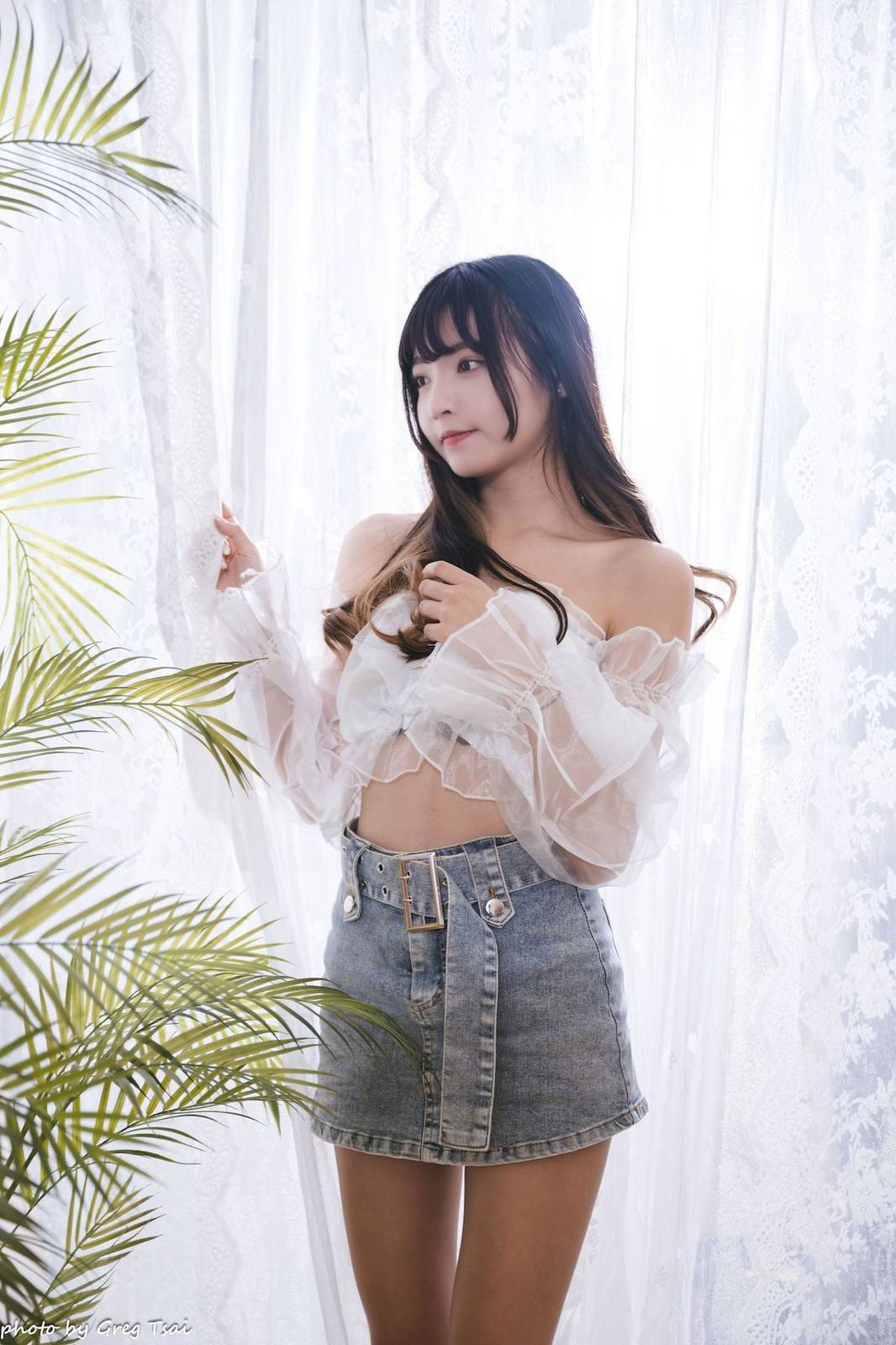 性感少女小穎蕾丝上衣牛仔短裙手握小吉他写真-11