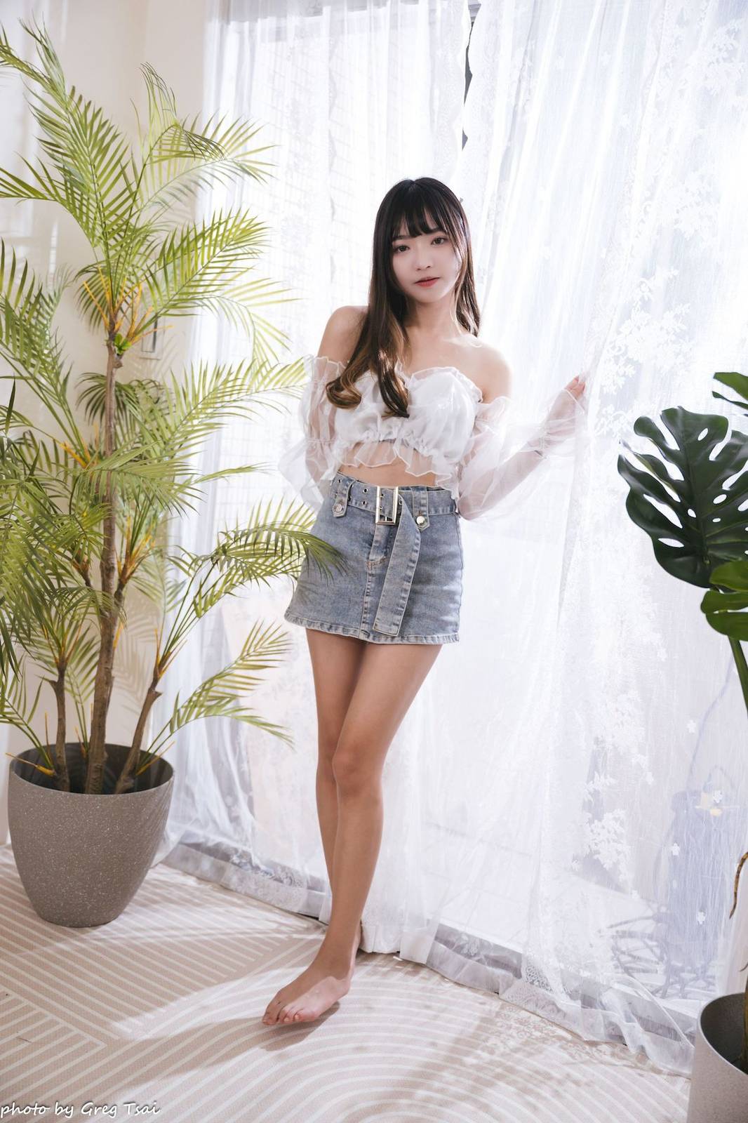 性感少女小穎蕾丝上衣牛仔短裙手握小吉他写真-14