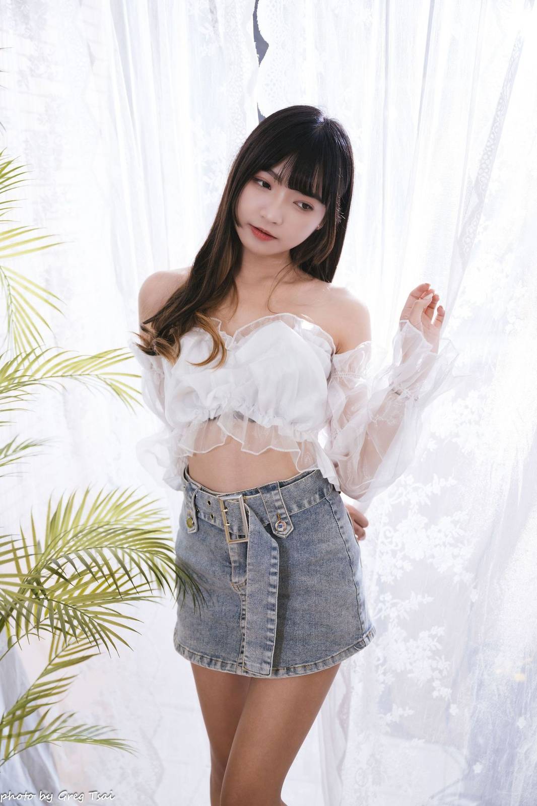 性感少女小穎蕾丝上衣牛仔短裙手握小吉他写真-18