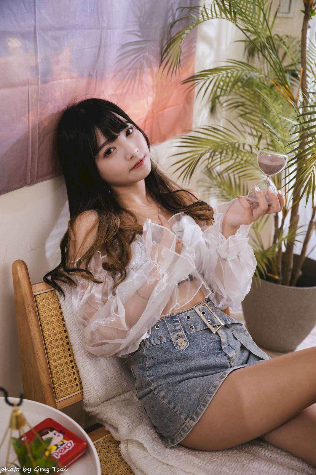 性感少女小穎蕾丝上衣牛仔短裙手握小吉他写真-54