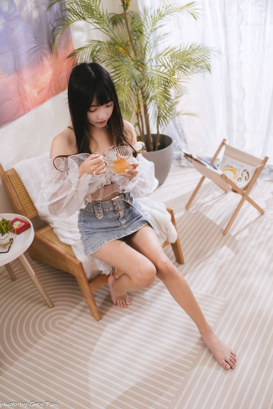 性感少女小穎蕾丝上衣牛仔短裙手握小吉他写真-74